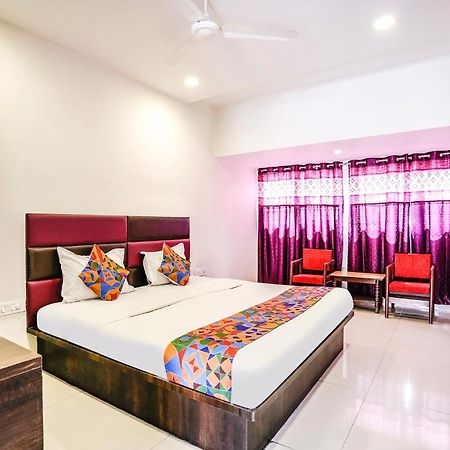 Fabexpress Raj Tourist Hotell Nashik Exteriör bild