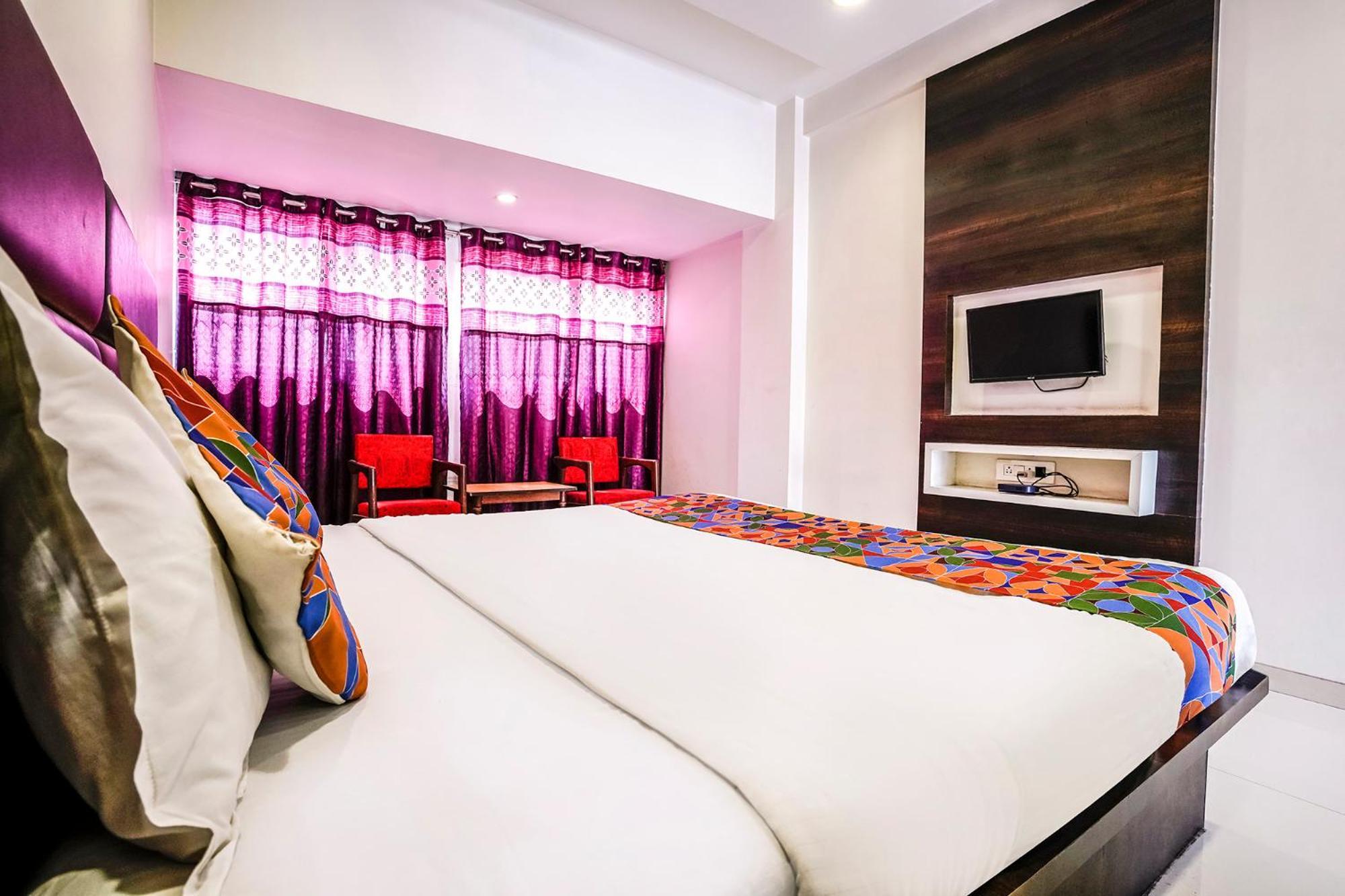 Fabexpress Raj Tourist Hotell Nashik Exteriör bild