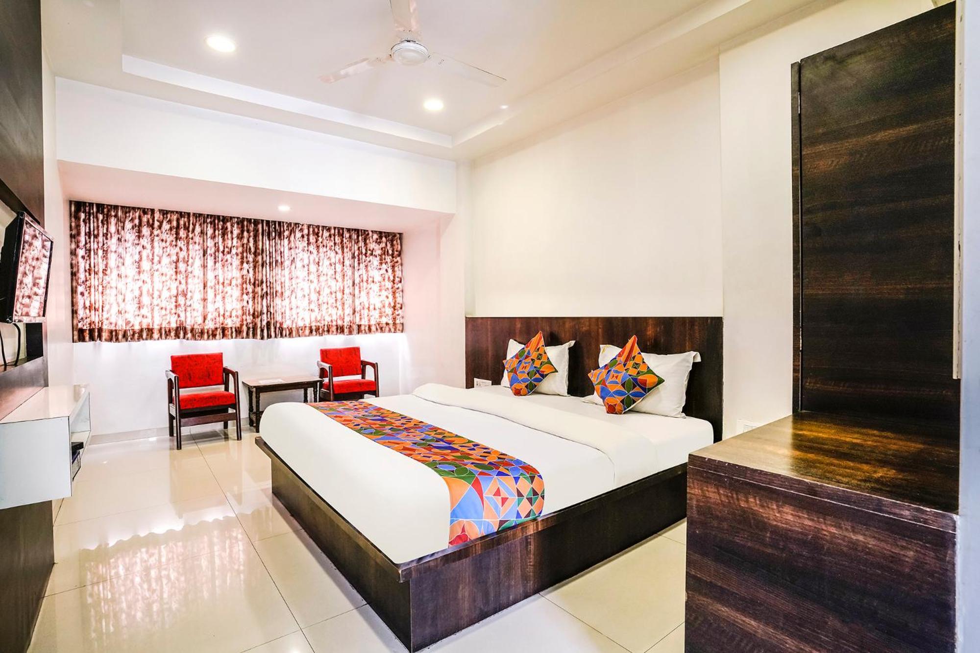Fabexpress Raj Tourist Hotell Nashik Exteriör bild