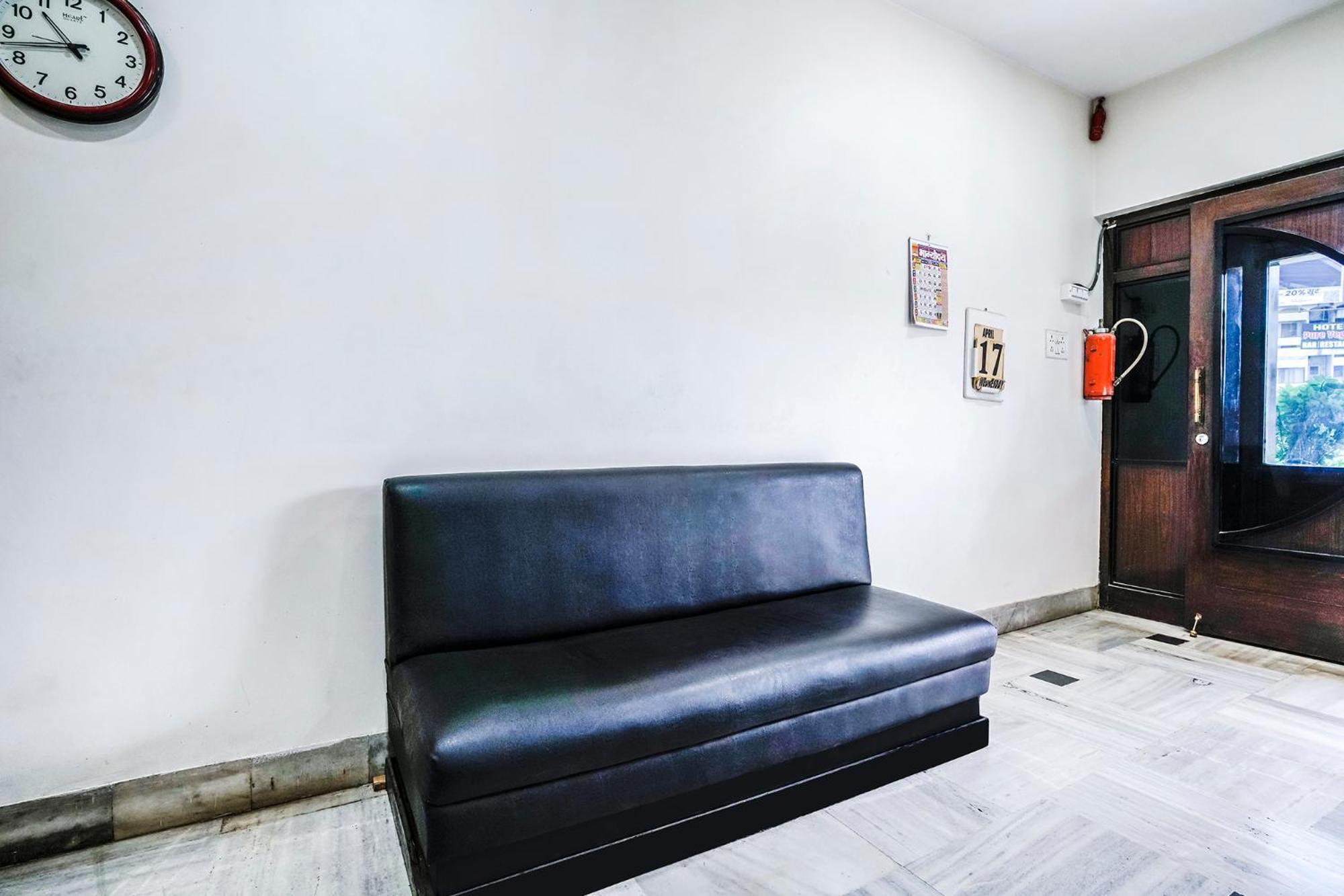 Fabexpress Raj Tourist Hotell Nashik Exteriör bild